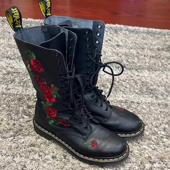 Dr. Martens Shoes - Doc Marten Vonda Black Floral Embroidered Boots sz L7